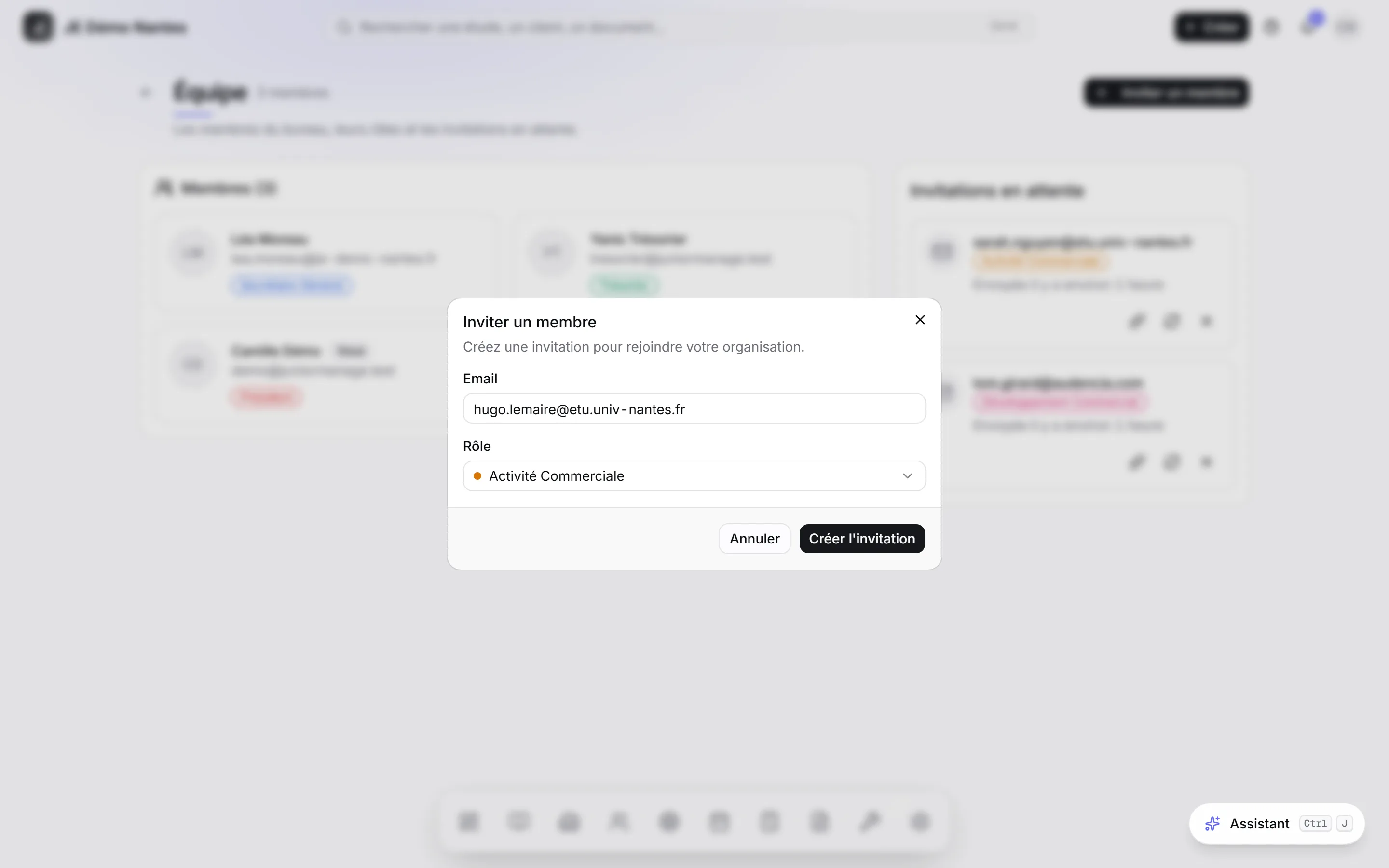 Une invitation pour un chargé d’affaires.